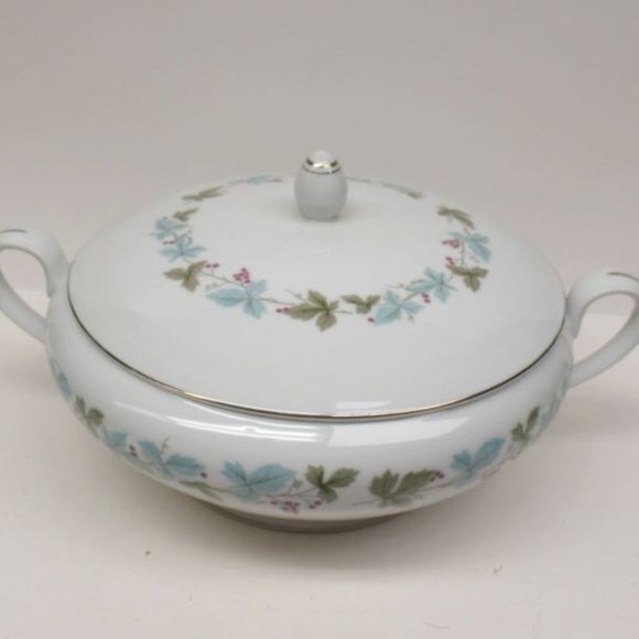 Vintage FINE CHINA Japan 6701 Two-Handled Vegetable Bowl with Lid - Picture 1 of 5